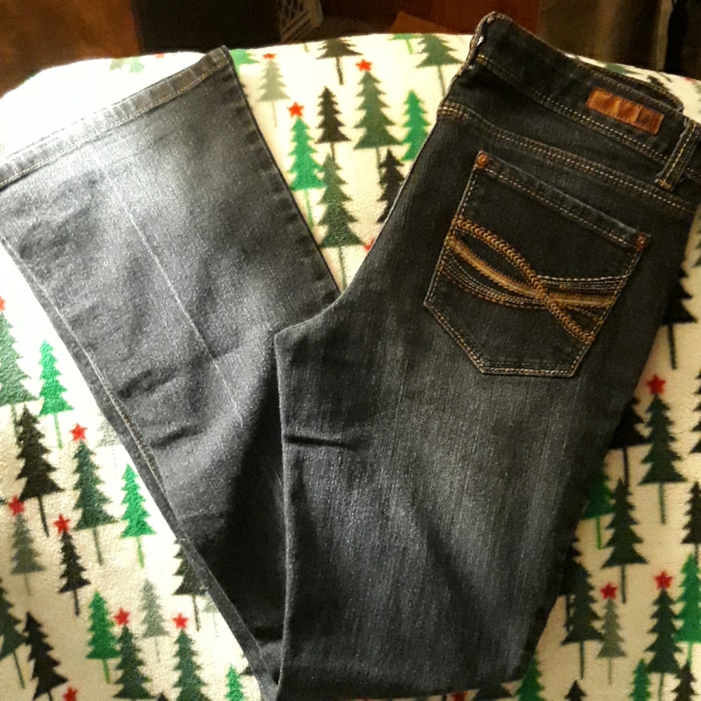 l.e.i.  Size 7 reg.